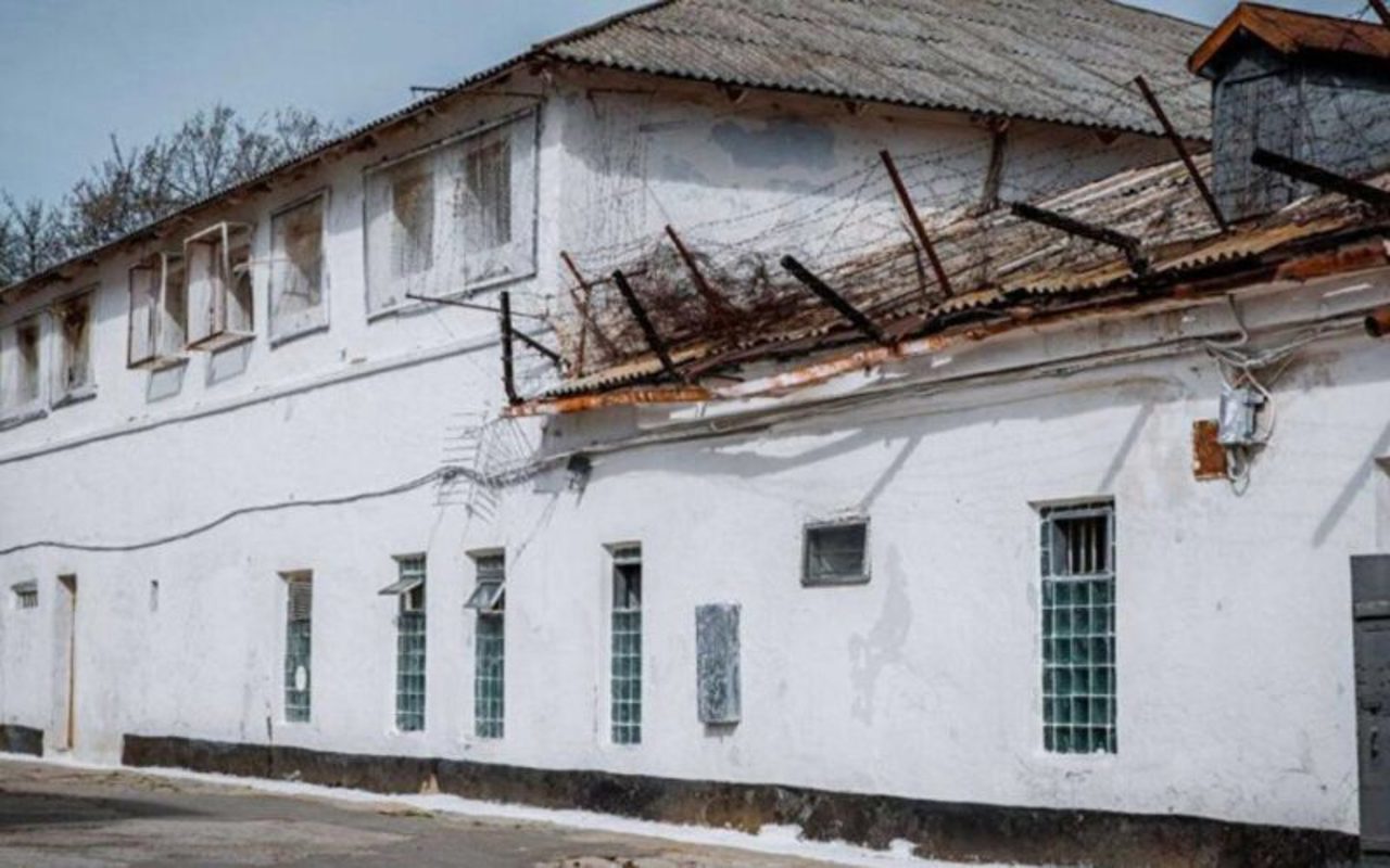 Побег заключенной из тюрьмы №13: по подозрению в пособничестве задержан полицейский