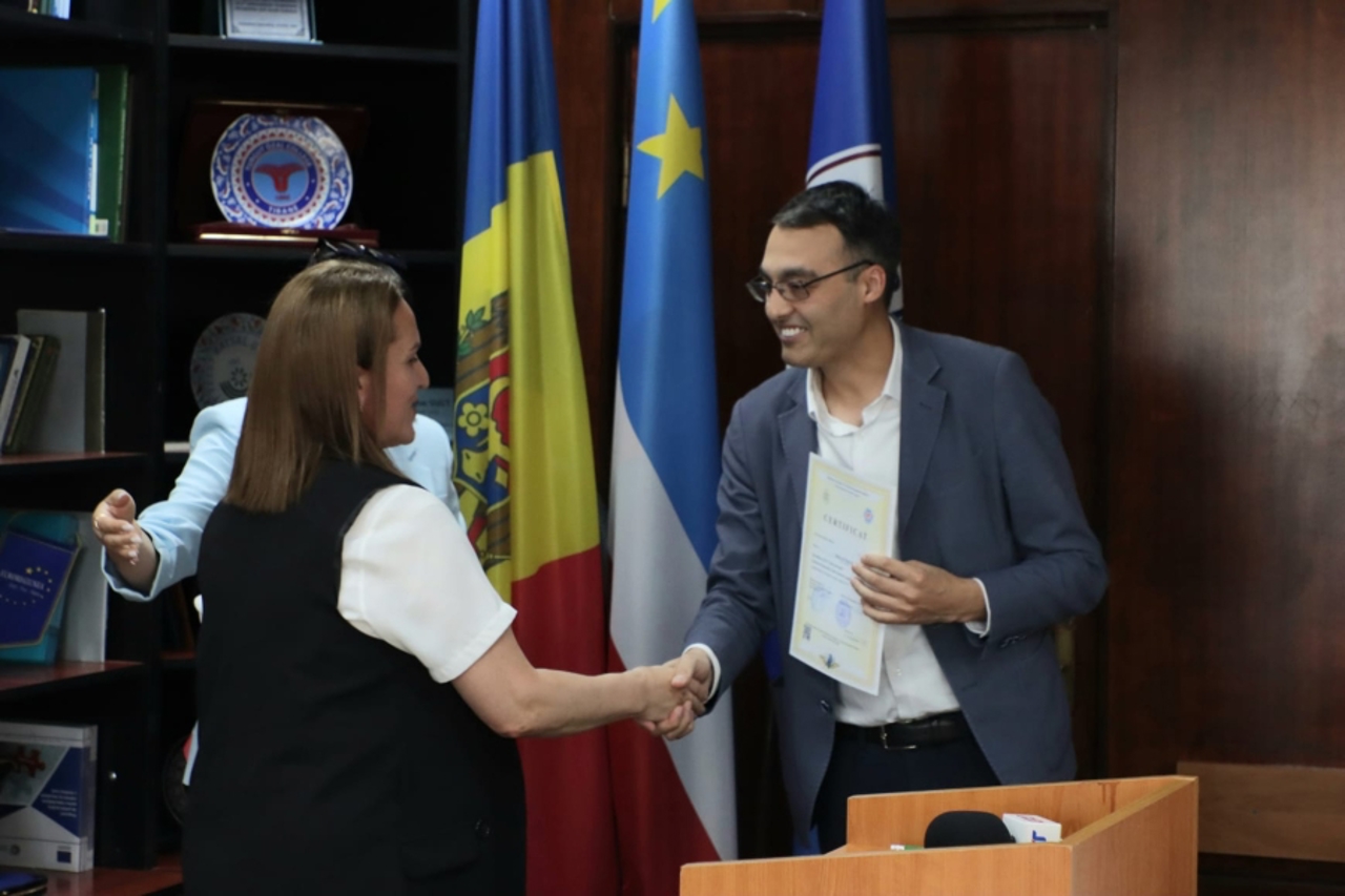 Măsuri pentru salvarea limbii găgăuze: Aproape 50 de cadre didactice din regiune au absolvit cursuri de perfecționare
