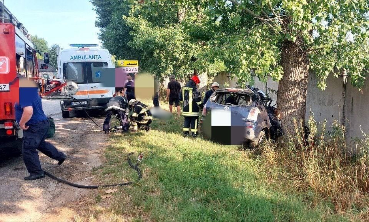 Grav accident la intrarea în satul Sadova: Doi tineri au murit 