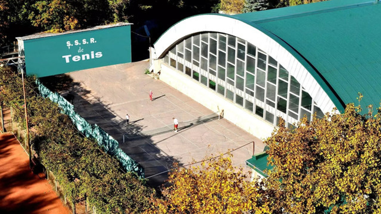Copii neînmatriculați oficial și bani încasați ilegal: Nereguli depistate la Școala sportivă de tenis din Chișinău