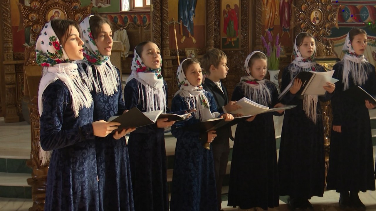 Recital de colinde în lăcaș de cult: „Nașterea lui Iisus este darul cel mai frumos pentru noi” 