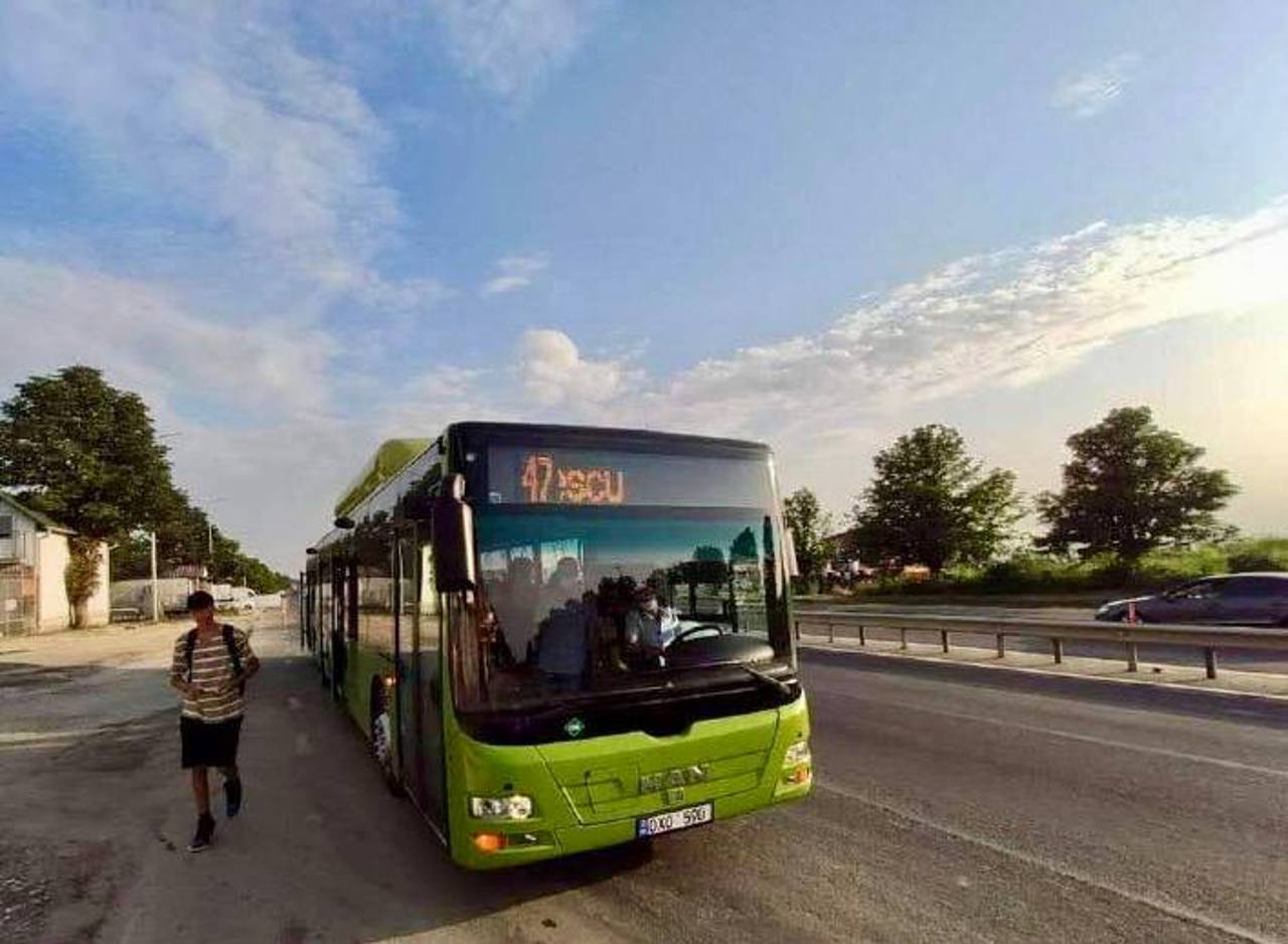 O rută de autobuz își prelungește traseul cu ocazia festivalului „Port ie cu mândrie”. Cum va circula astăzi