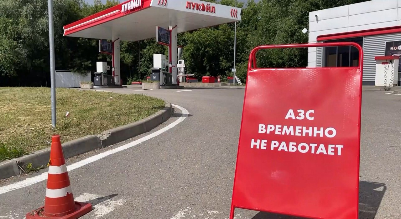 Lipsă de carburanți și combustibil de proastă calitate în Rusia: Guvernul a relaxat normele de mediu pentru rafinării
