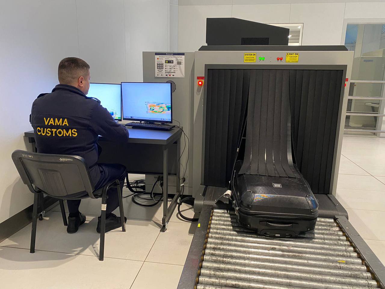 Сотрудники таможни задержали пятерых мужчин, которые пытались вывезти из Молдовы в турцию части бронетехники советских времен