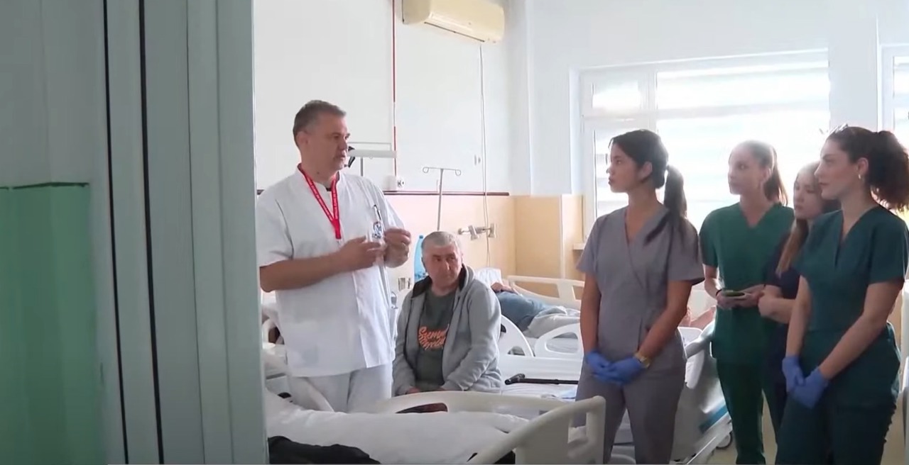 Tot mai mulți tineri francezi aleg să studieze medicina în România