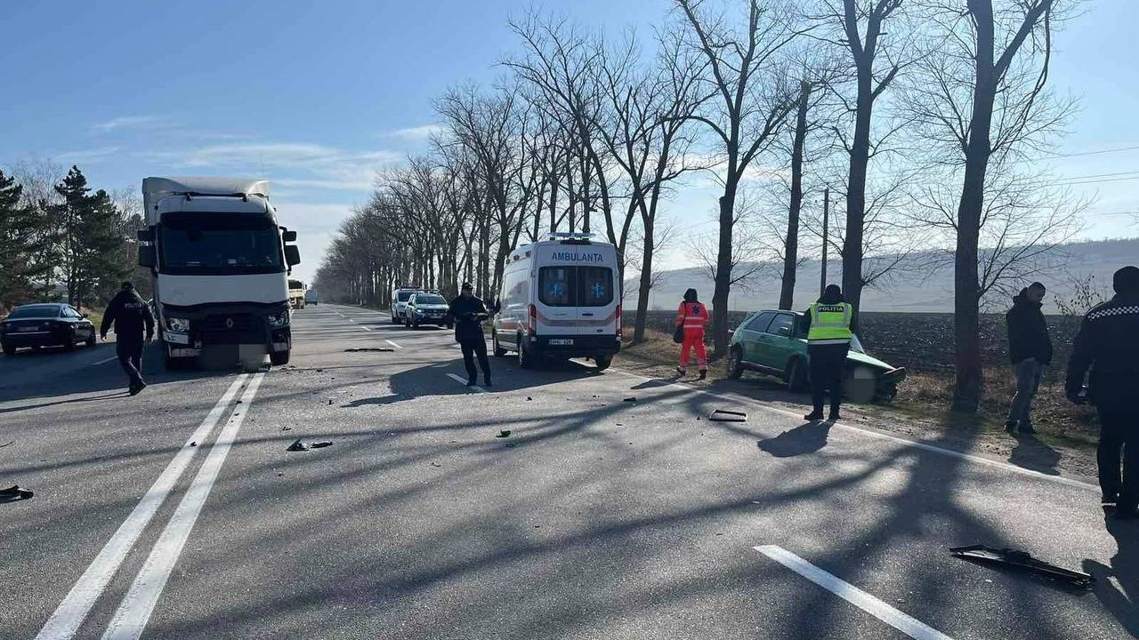 Легковушка врезалась в грузовик: 57-летний мужчина погиб в аварии в  Сынжерейском районе