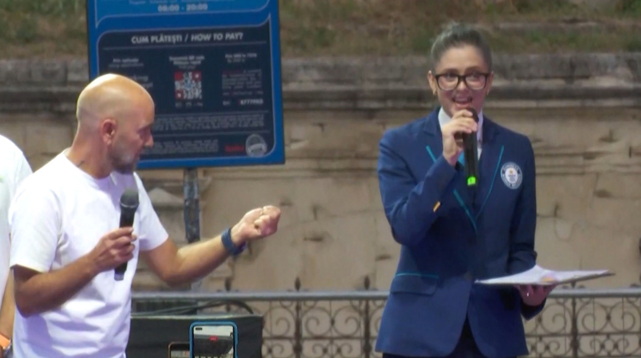 World record in Bucharest: 20,000 people gathered at one table for charity