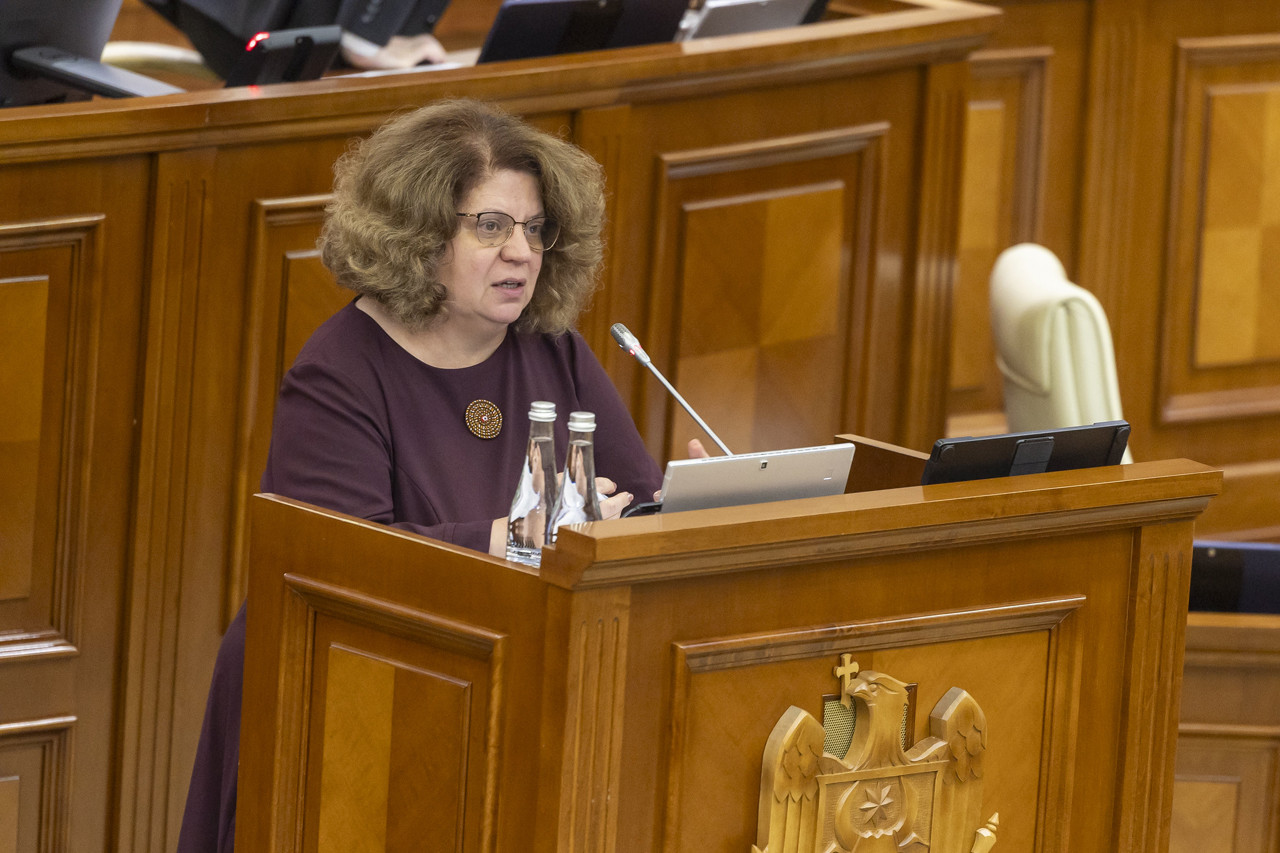 Moldova parliament backs tighter Romanian-language broadcast quotas