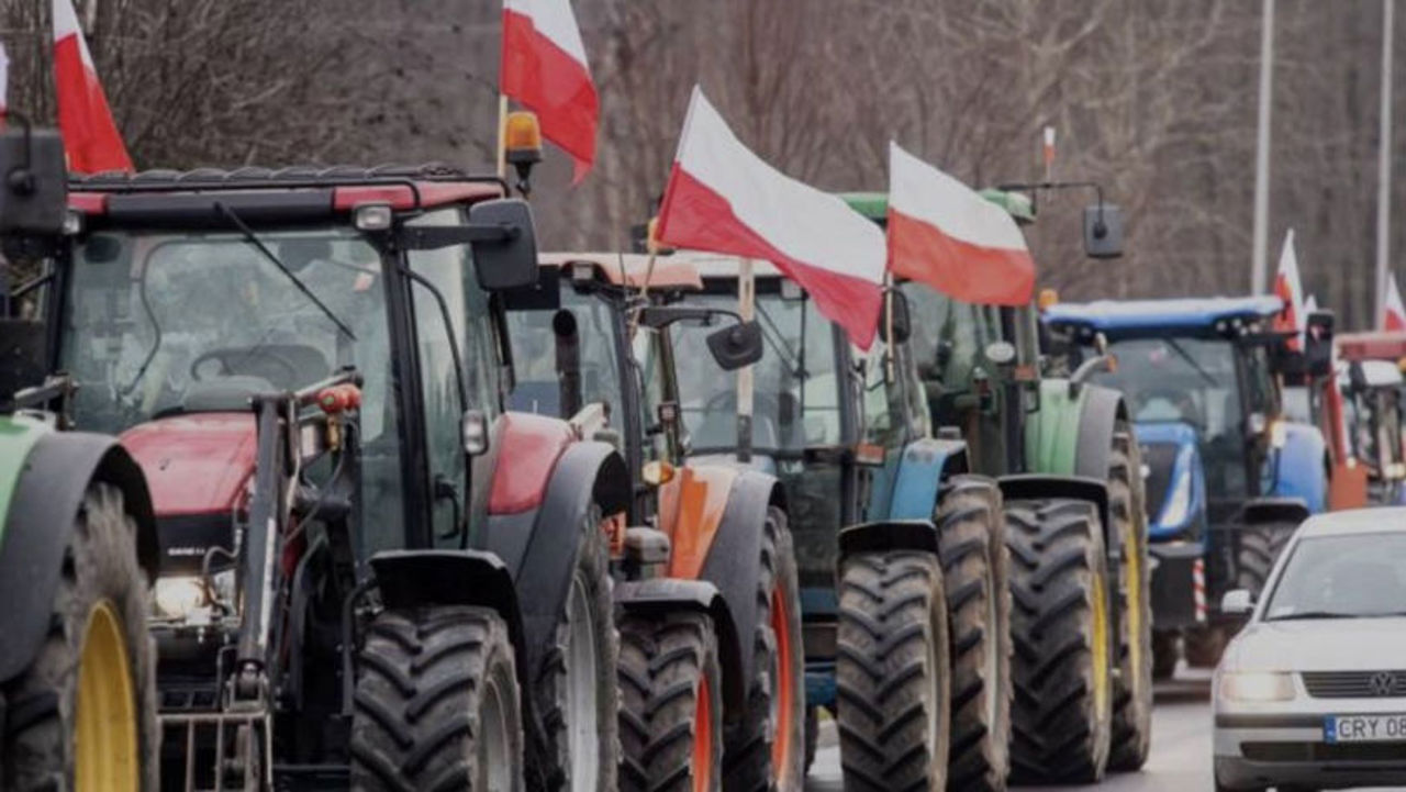 Protestele fermierilor polonezi continuă. Camioanele care vor să intre în Ucraina trebuie să aștepte zile în șir