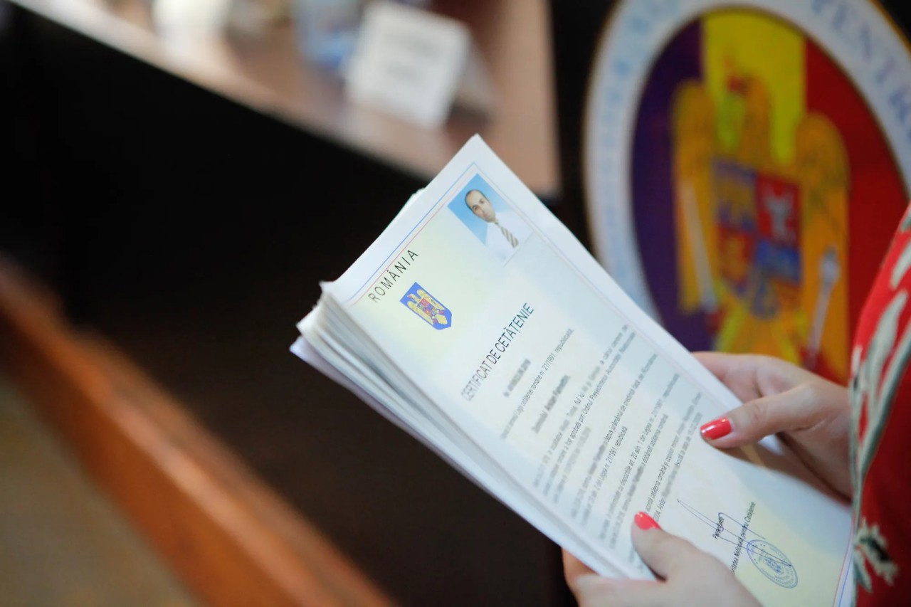 Romania to review draft restricting citizenship restoration 