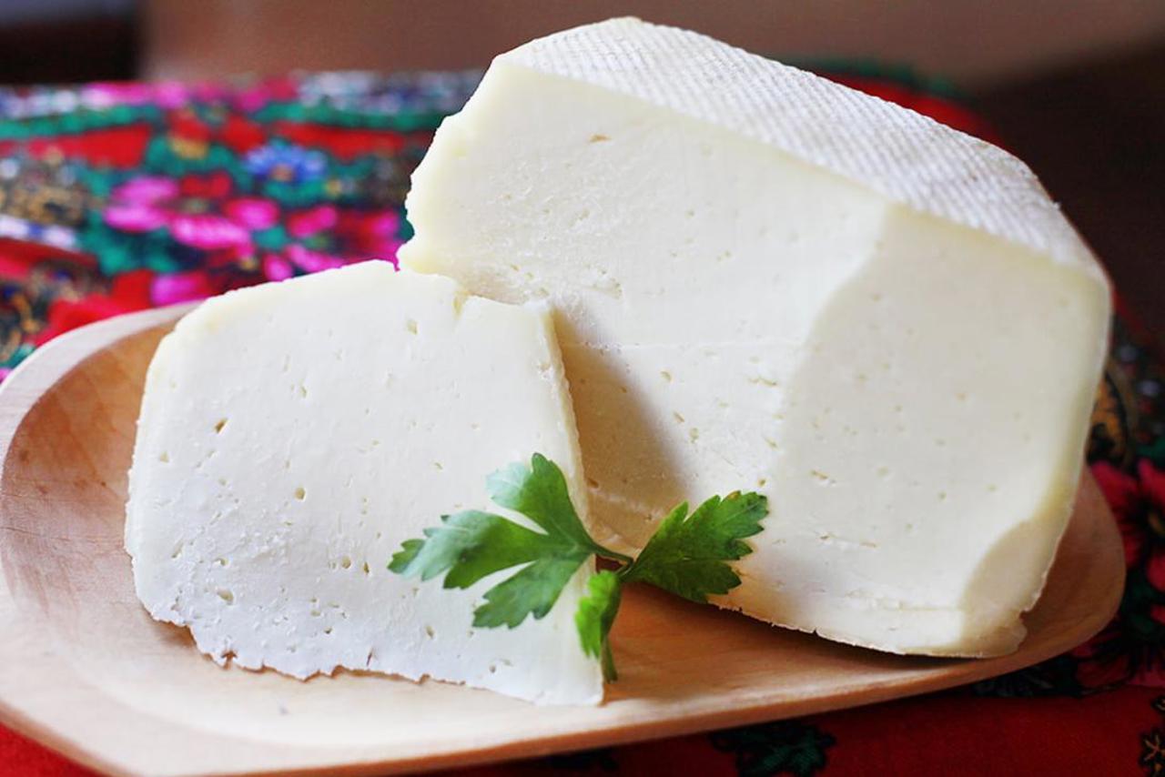 Plăcinte „cu brânză”, dar fără brânză: Produsele cu grăsimi vegetale nu pot fi denumite „brânză”, „cașcaval” sau „unt”, reiterează ANSA