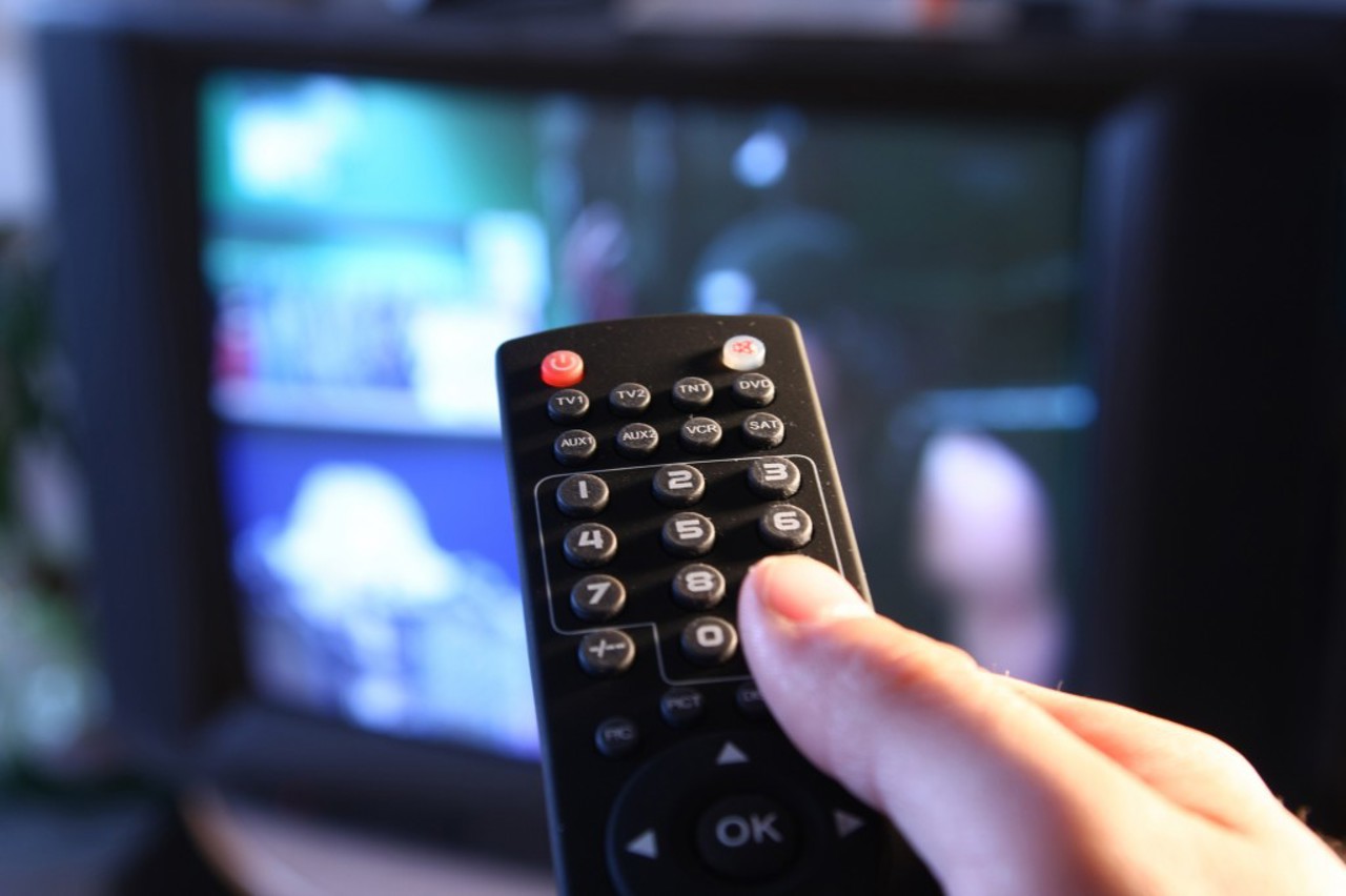 La patru ani după ce au modificat Codul Audiovizualului, autoritățile vor să revină la modelul anterior, motivând angajamentele față de UE