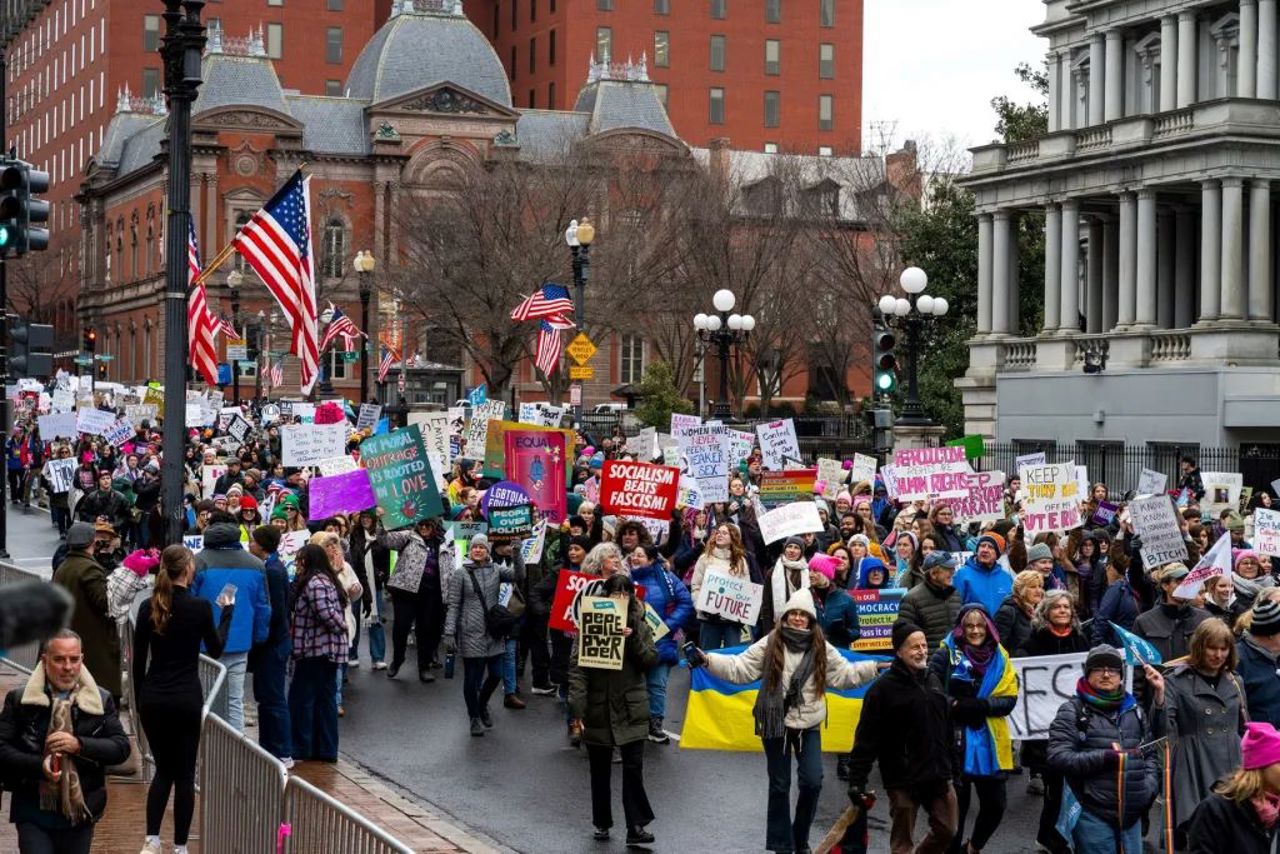 Mii de persoane au protestat la Washington împotriva lui Donald Trump, înainte de inaugurarea sa