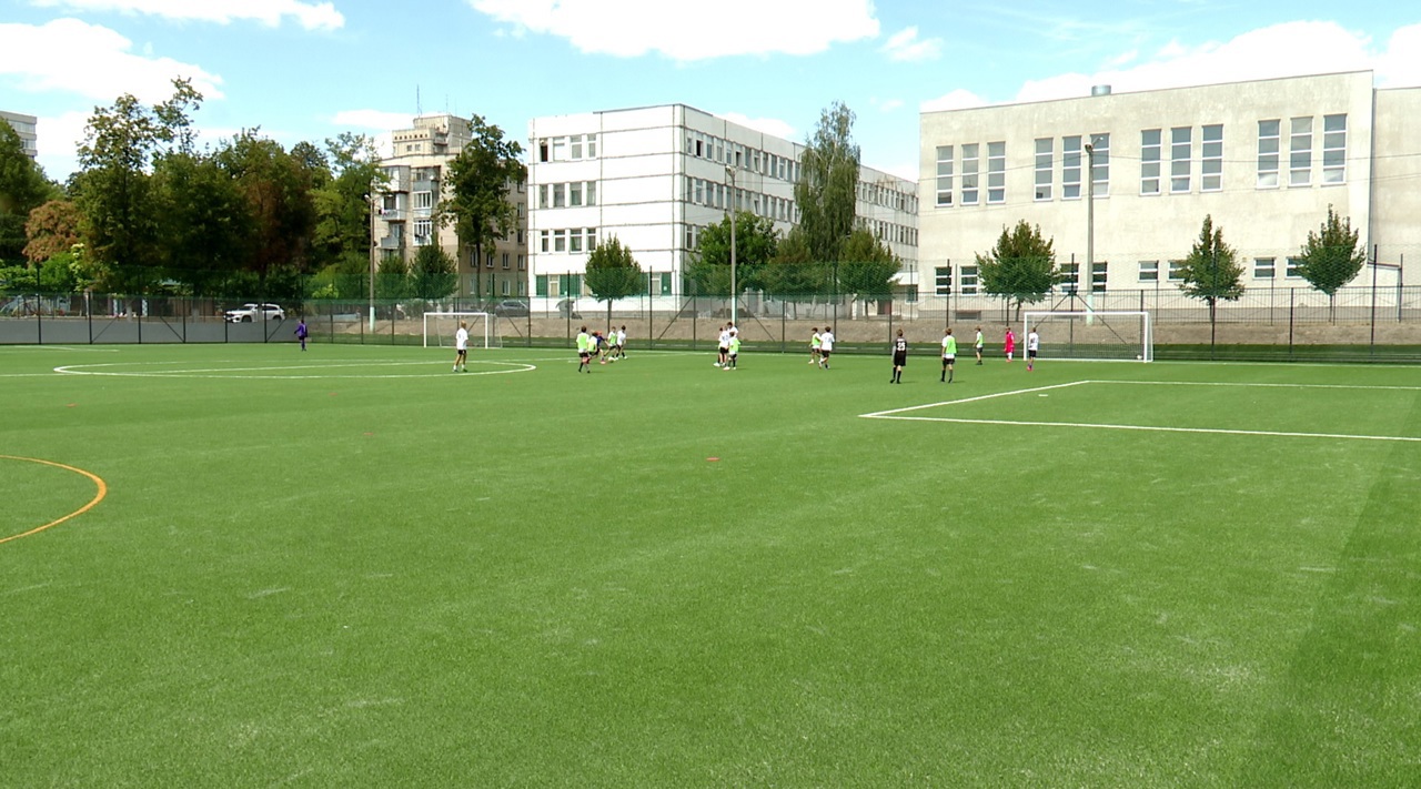 Guvernul interzice plățile în numerar pentru închirierea infrastructurii școlilor sportive 