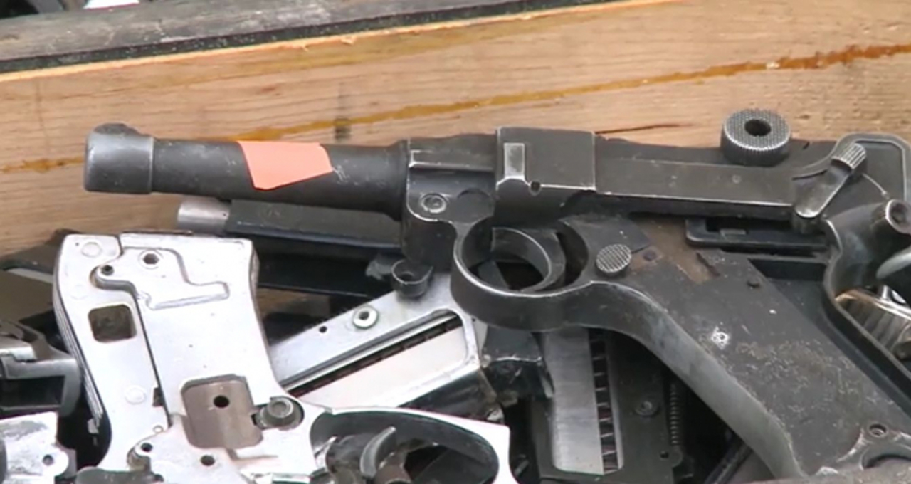 1300 единиц оружия, изъятого из гражданского оборота, были уничтожены путем переплавки на заводе в Бульбоаке