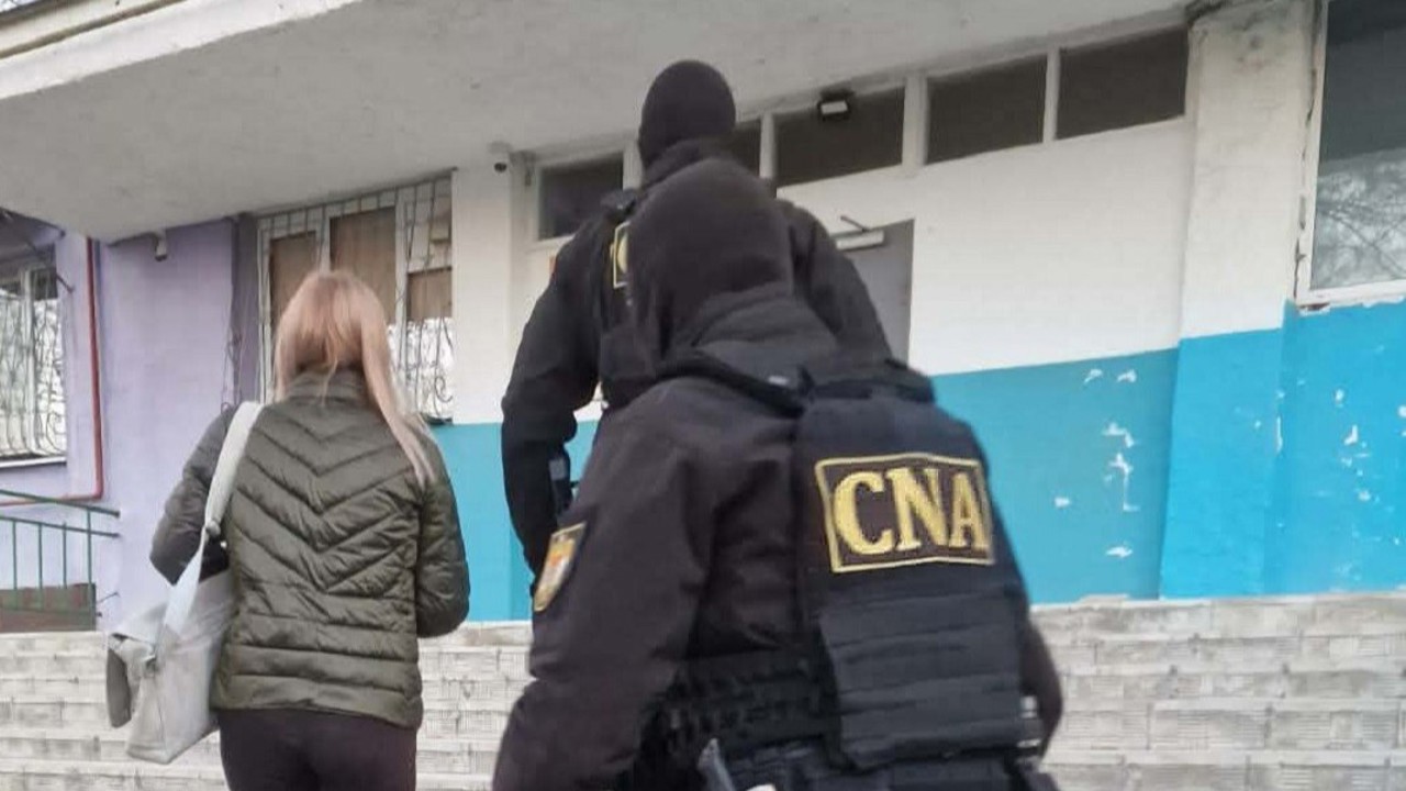 Обыски по делу о коррупции на таможне: один человек задержан, реакция Таможенной службы 