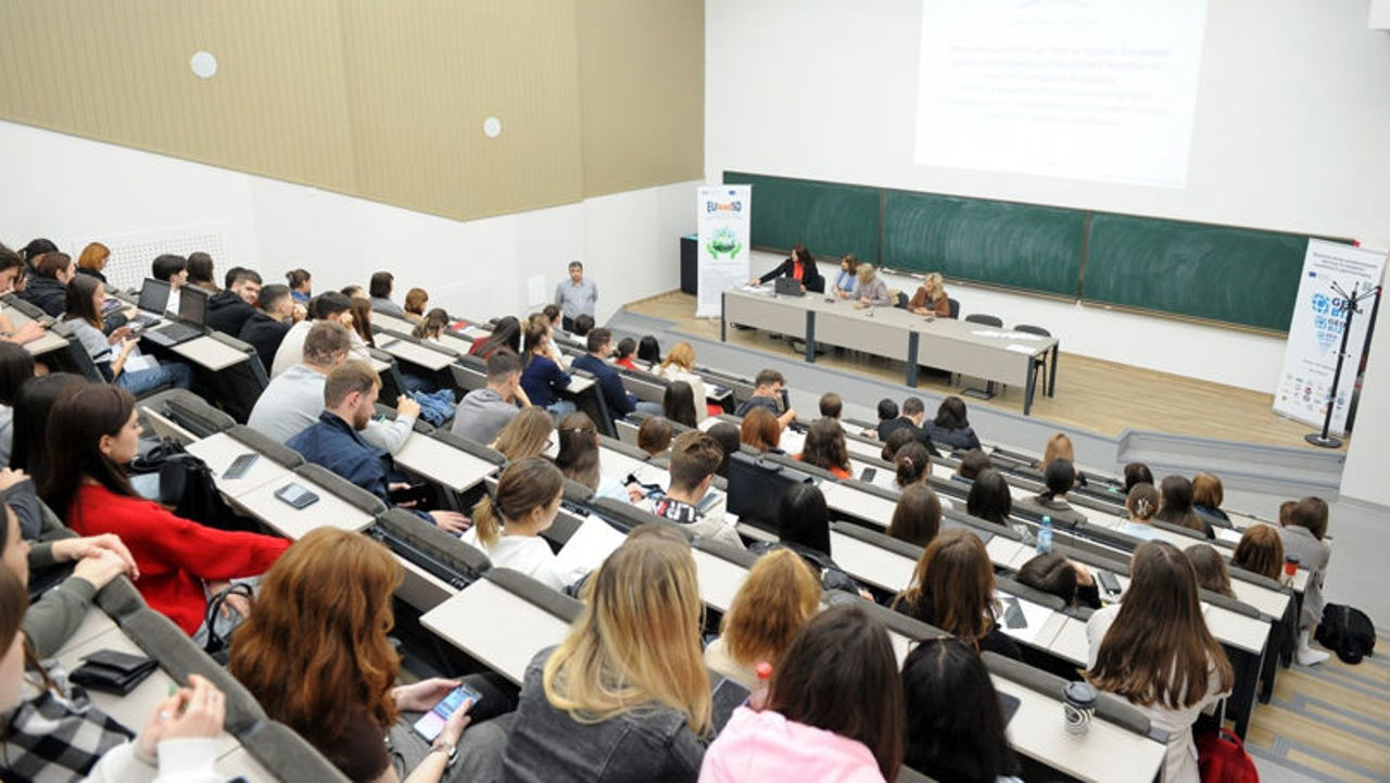 Studenții exmatriculați de la master pentru fraudă nu vor mai putea reveni la studii