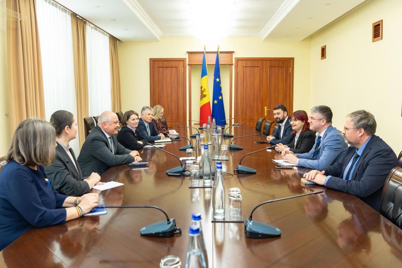 Întrevedere moldo-română la Guvern „într-o zi cu semnificație aparte”