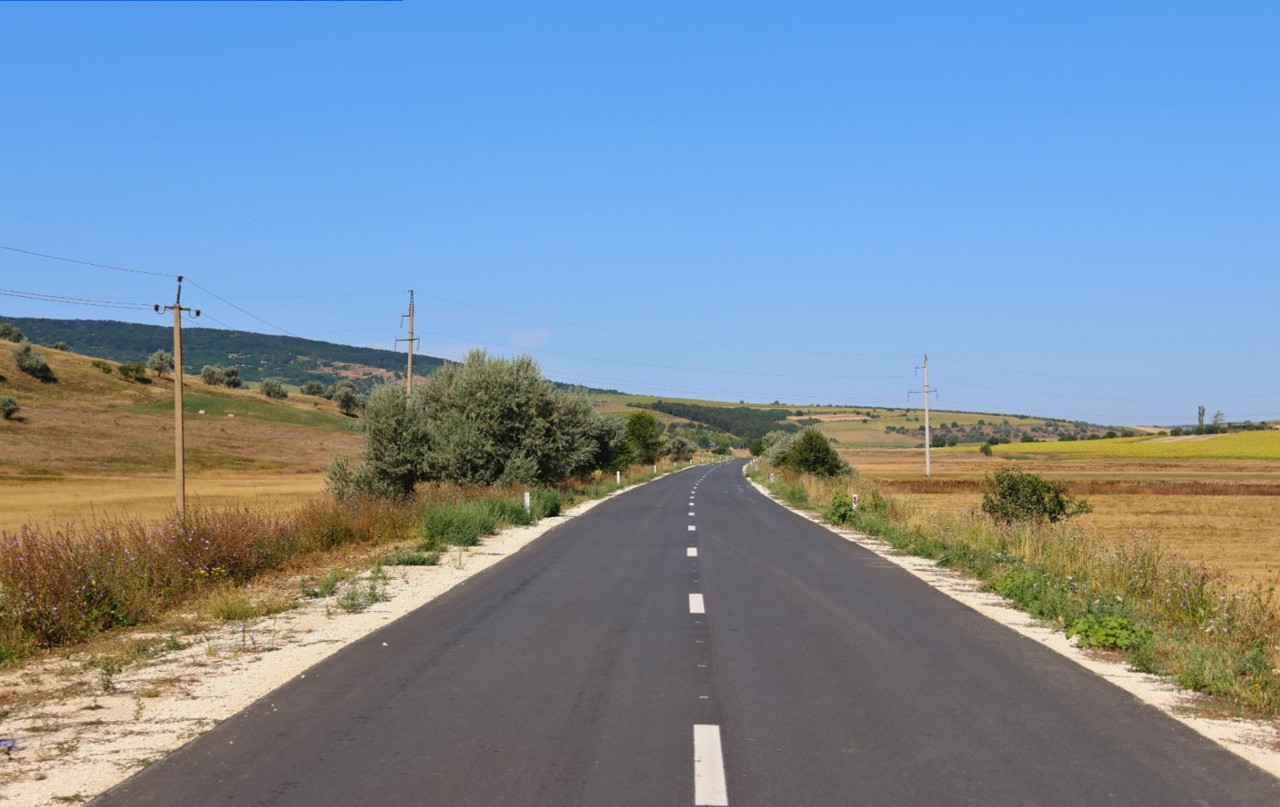 Circulație mai sigură pentru locuitorii din raionul Fălești: Un drum de 8.5 kilometri, reabilitat