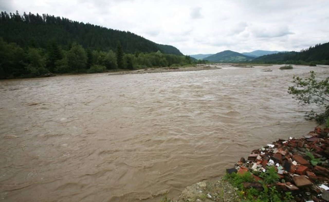 Cod portocaliu și galben de inundații pentru mai multe râuri din România