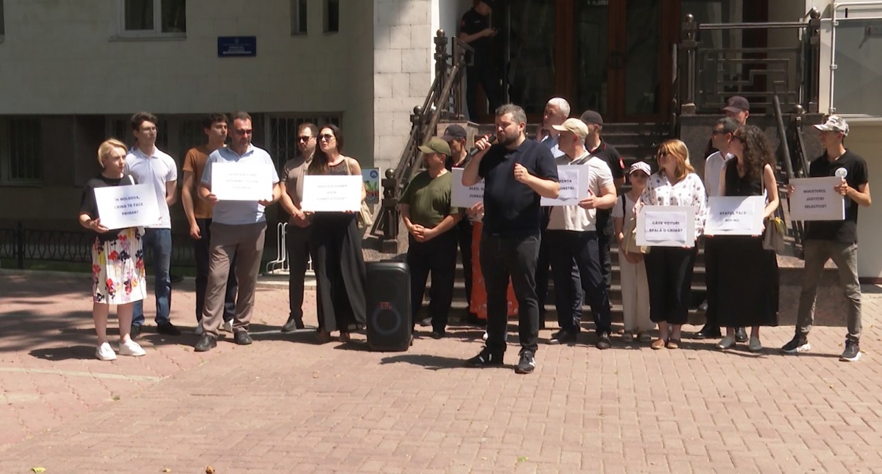 Protest în fața Ministerului Justiției: oamenii cer dreptate în cazul copilului accidentat mortal de primarul din Boldurești 