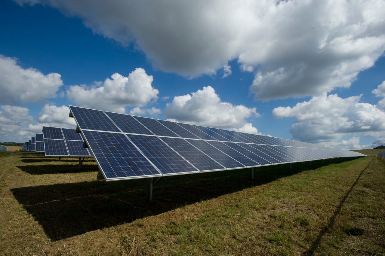 Ce face R. Moldova pentru a asigura tranziția energetică: mai multe centrale electrice regenerabile, plafon mai mare pentru prosumatori și investiții strategice în stocare