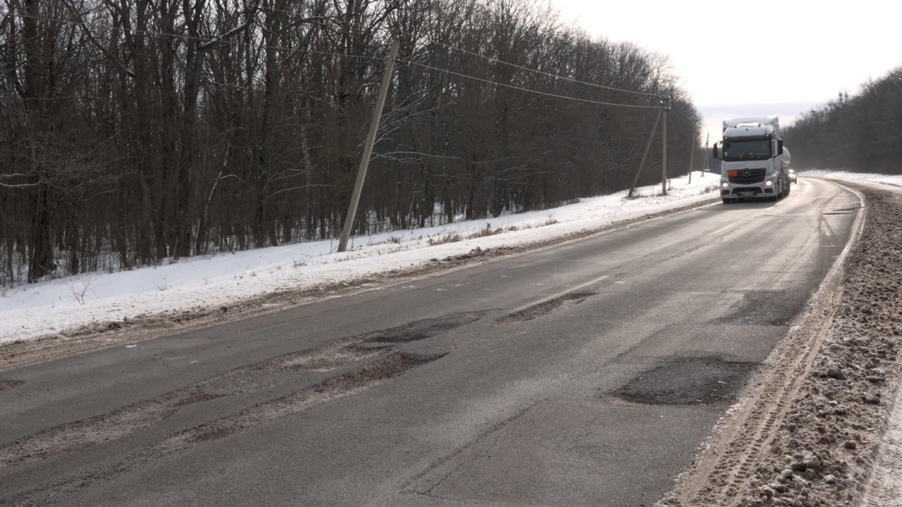 „Cratere” pe șosele: Un miliard alocat pentru întreținere – șase necesare 