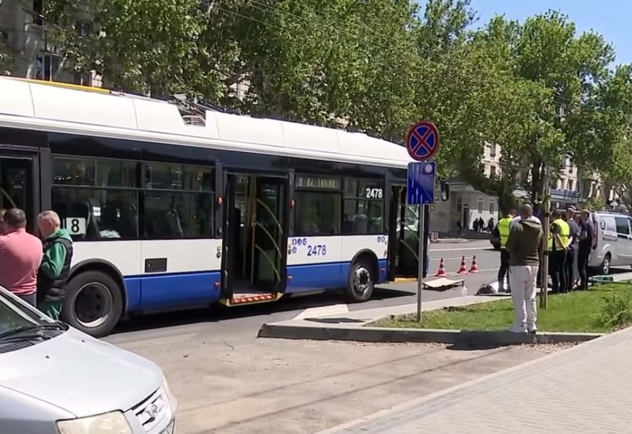 Accidentul mortal pe bulevardul Decebal. Șoferul de troleibuz, în instanță: „Nu mă consider vinovat”