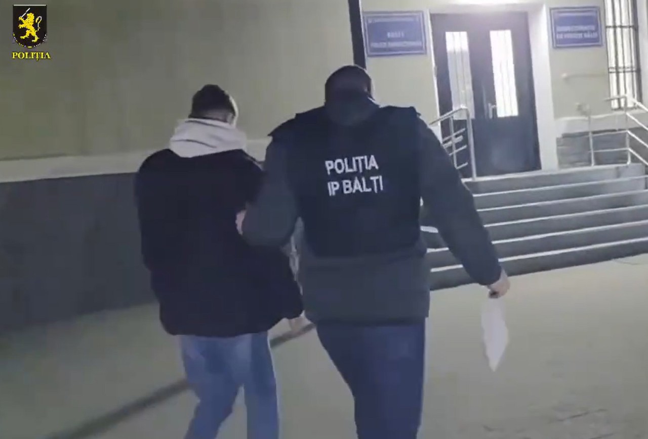 Bălți: Doi tineri au „scuturat” un bărbat de sute de mii de lei, păcălindu-l cu „investiții” în criptomonede 