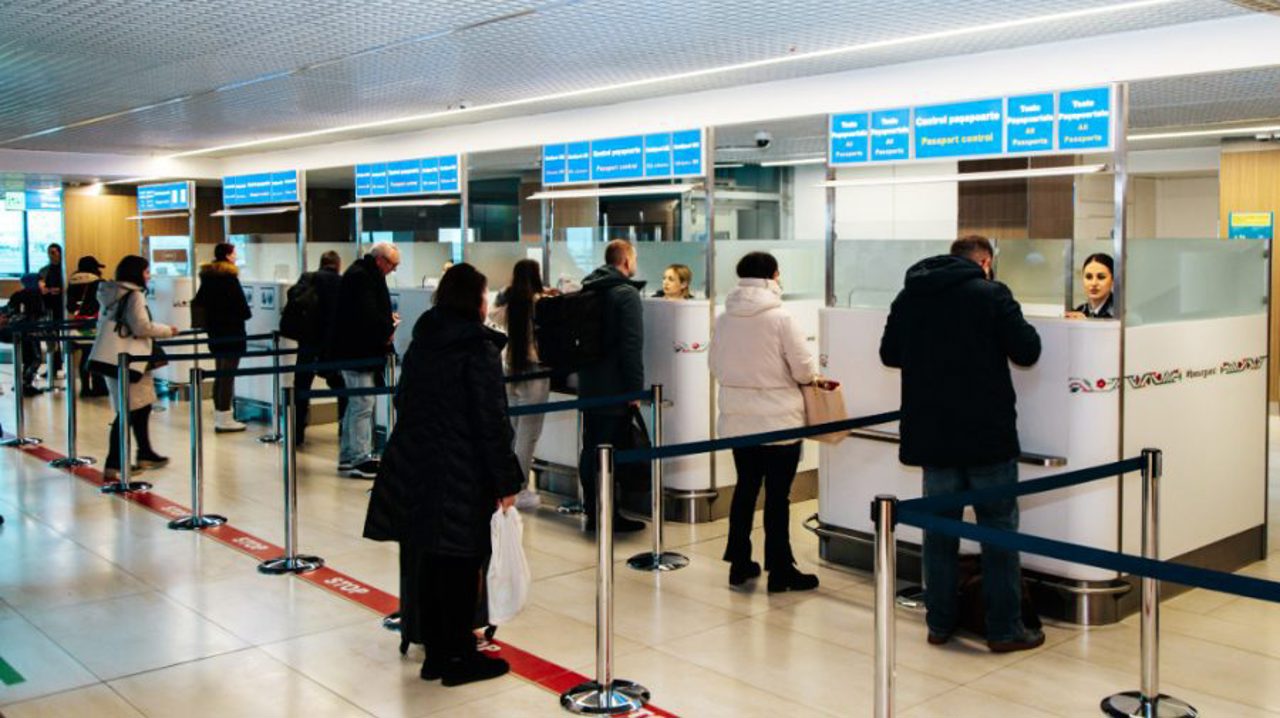 Aglomerație la intrarea și ieșirea din țară. În Aeroport accesul este limitat de Paște 