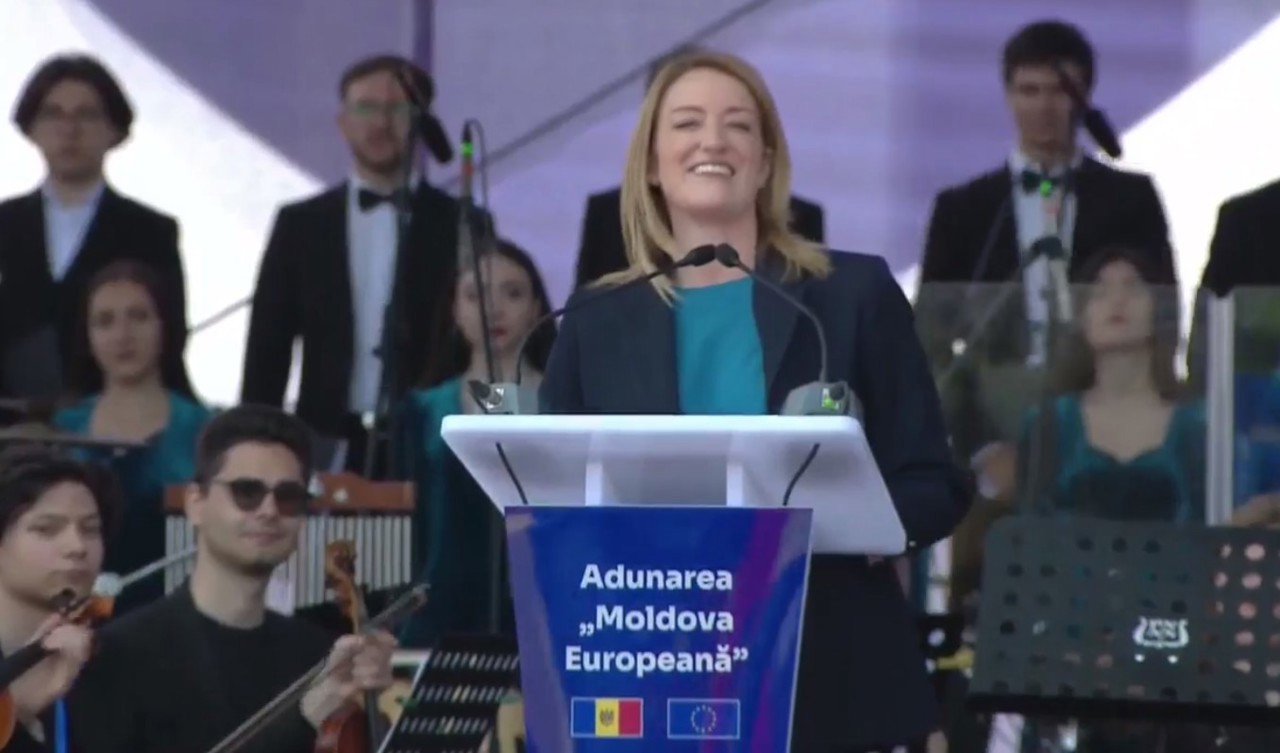 Roberta Metsola: The whole world has witnessed your courage as you defied Russian threats. Moldova is not alone!