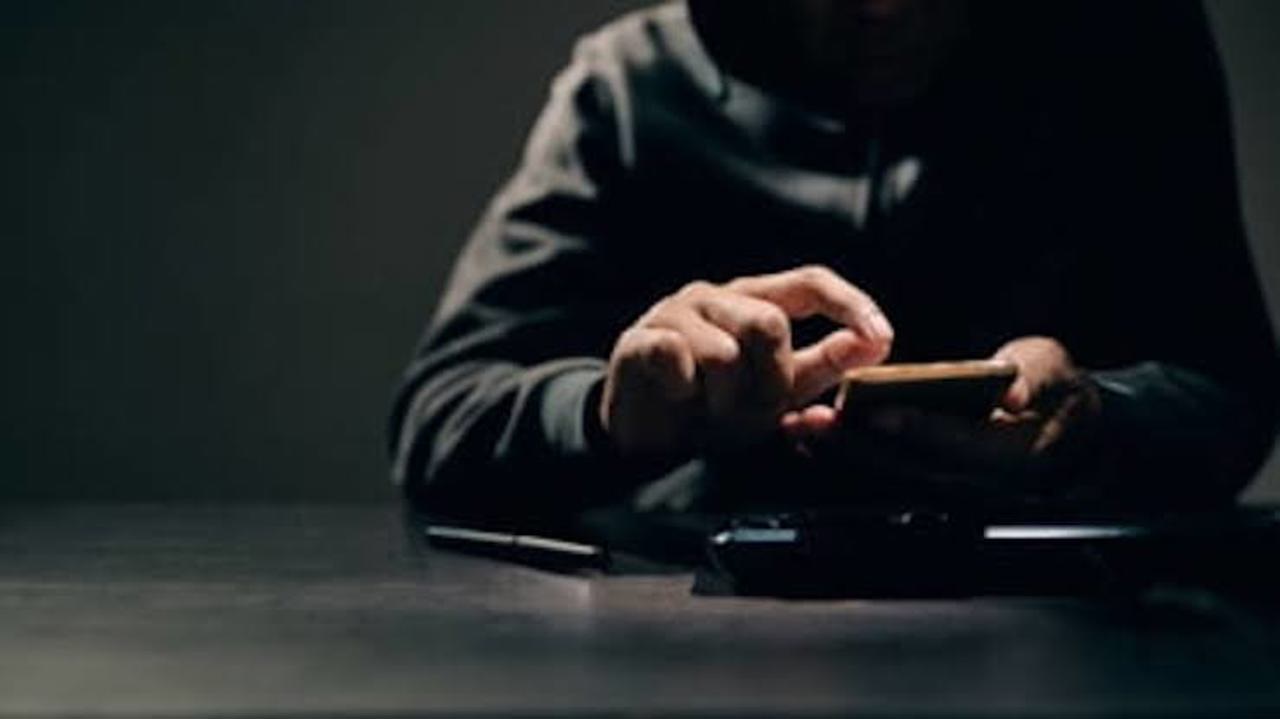 Bărbat de 65 de ani din capitală, lăsat fără 283.000 de lei: Ar fi fost convins să ia credite și să dea banii unor necunoscuți