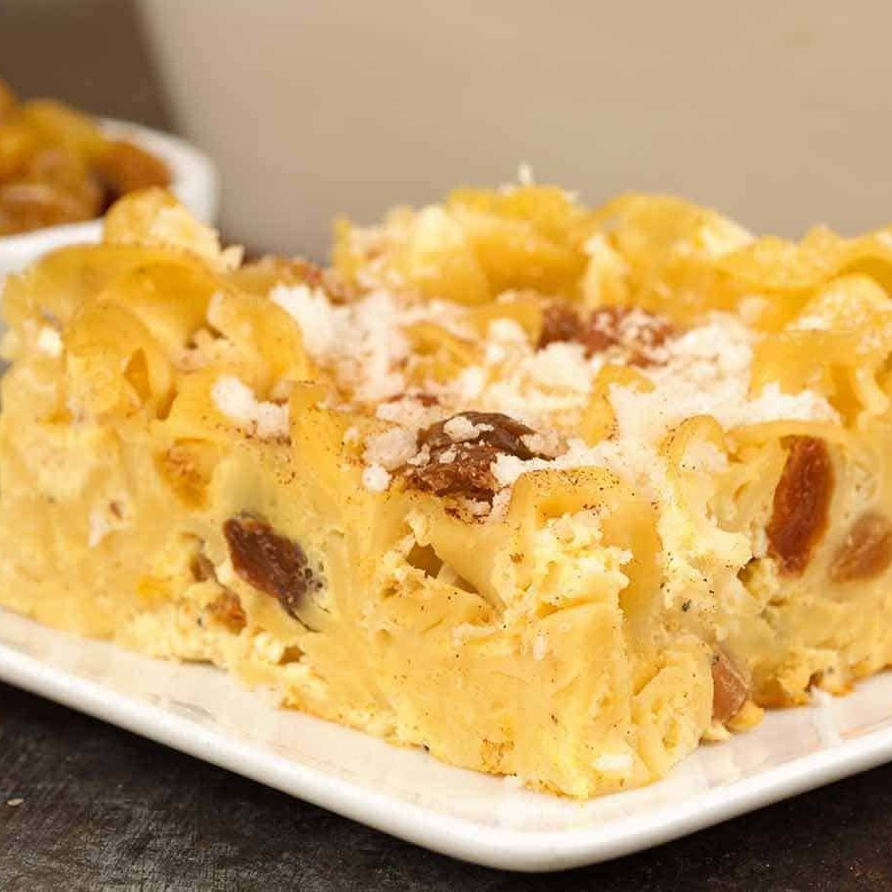 Moșneag de casă și prăjituri „piersici”: dulciuri tradiționale preparate ore întregi în cuptor cu lemne