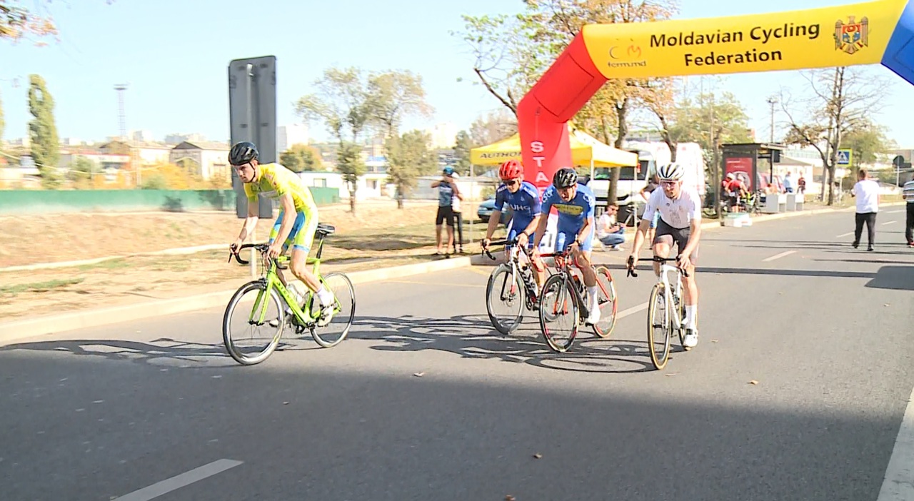 Жесткая конкуренция на чемпионате Кишинева по велоспорту