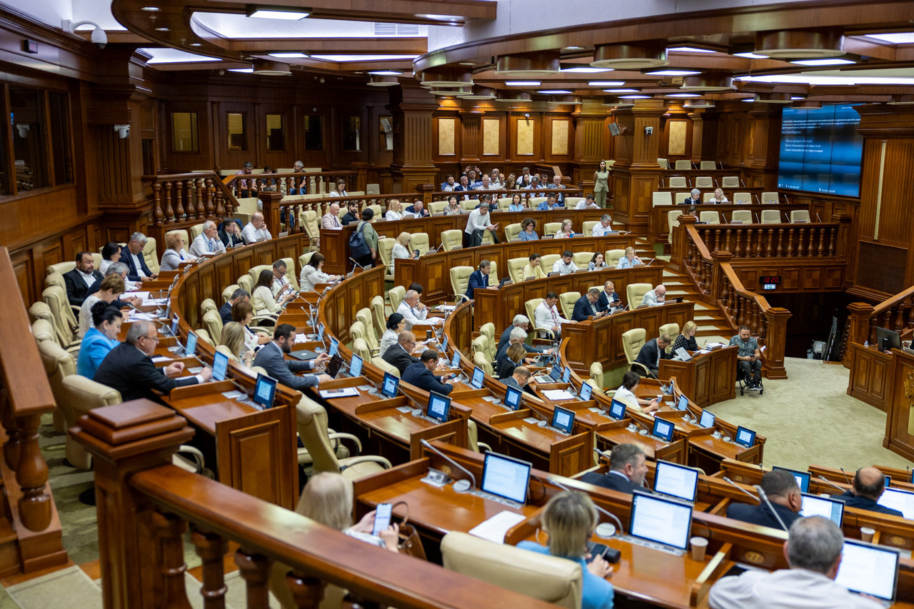 Declarație de susținere a suveranității Ucrainei, adoptată de Parlament. Grosu: Poporul ucrainean plătește cel mai mare preț pentru libertate