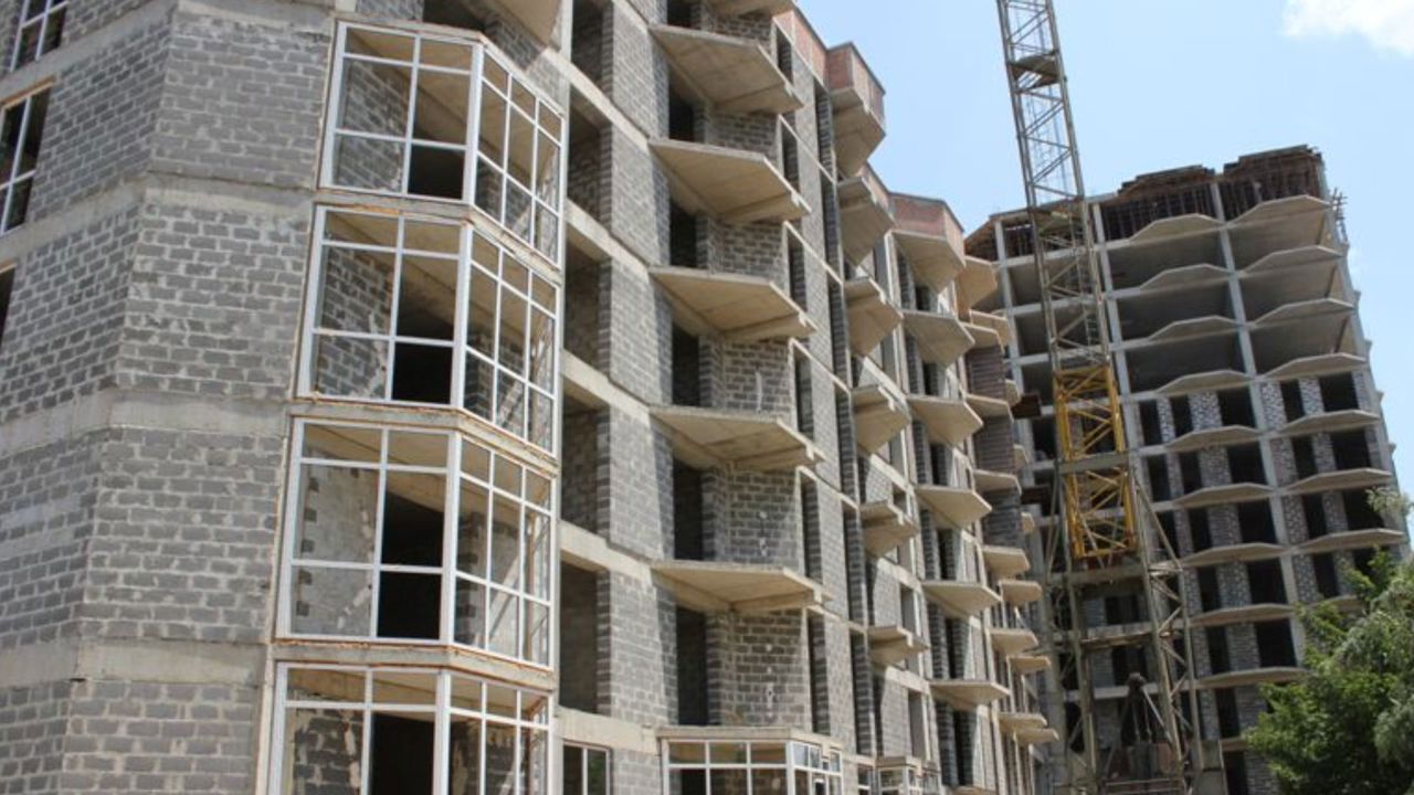 Sectorul construcțiilor încetinește: Lucrările au scăzut cu aproape 12%