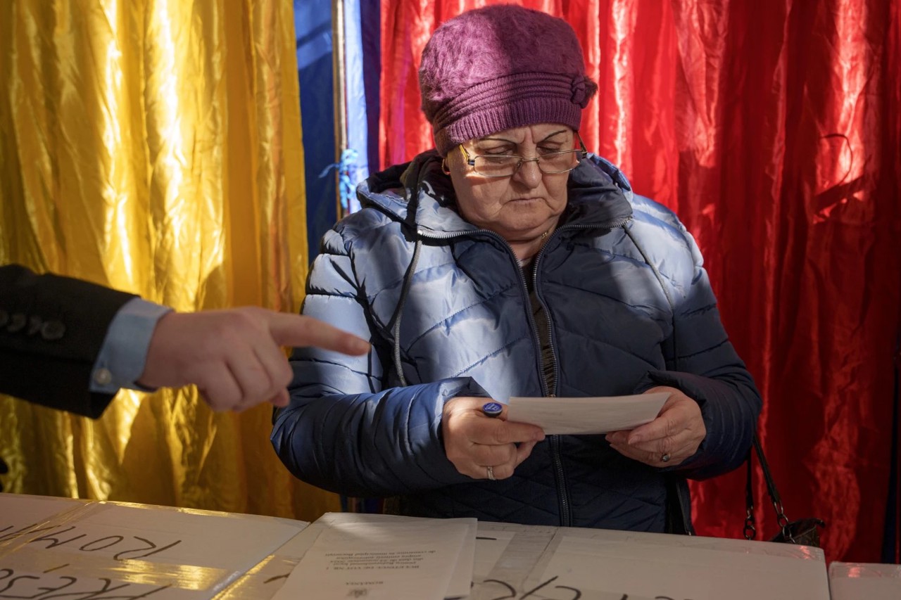 A început renumărarea voturilor de la primul tur al alegerilor prezidențiale din România