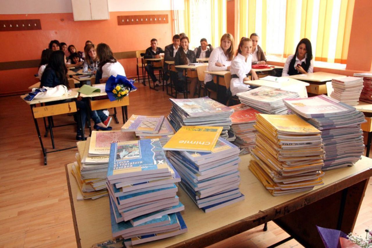 „Avem o rezervă de 680 de mii de manuale”. MEC va înlocui exemplarele deteriorate și va acoperi lipsurile din școli
