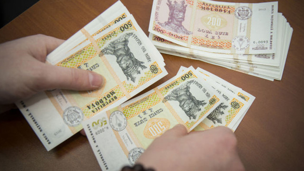 Limite la utilizarea numerarului: Ce plăți sunt permise și ce amenzi riscă cei care încalcă regulile