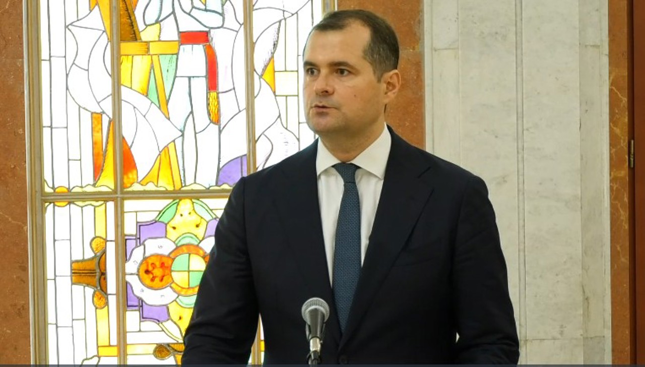 „Voi fi un premier exigent. Fără rezultate, facem schimbări”: Premierul Tofan le transmite un mesaj miniștrilor și își anunță purtătorul de cuvânt