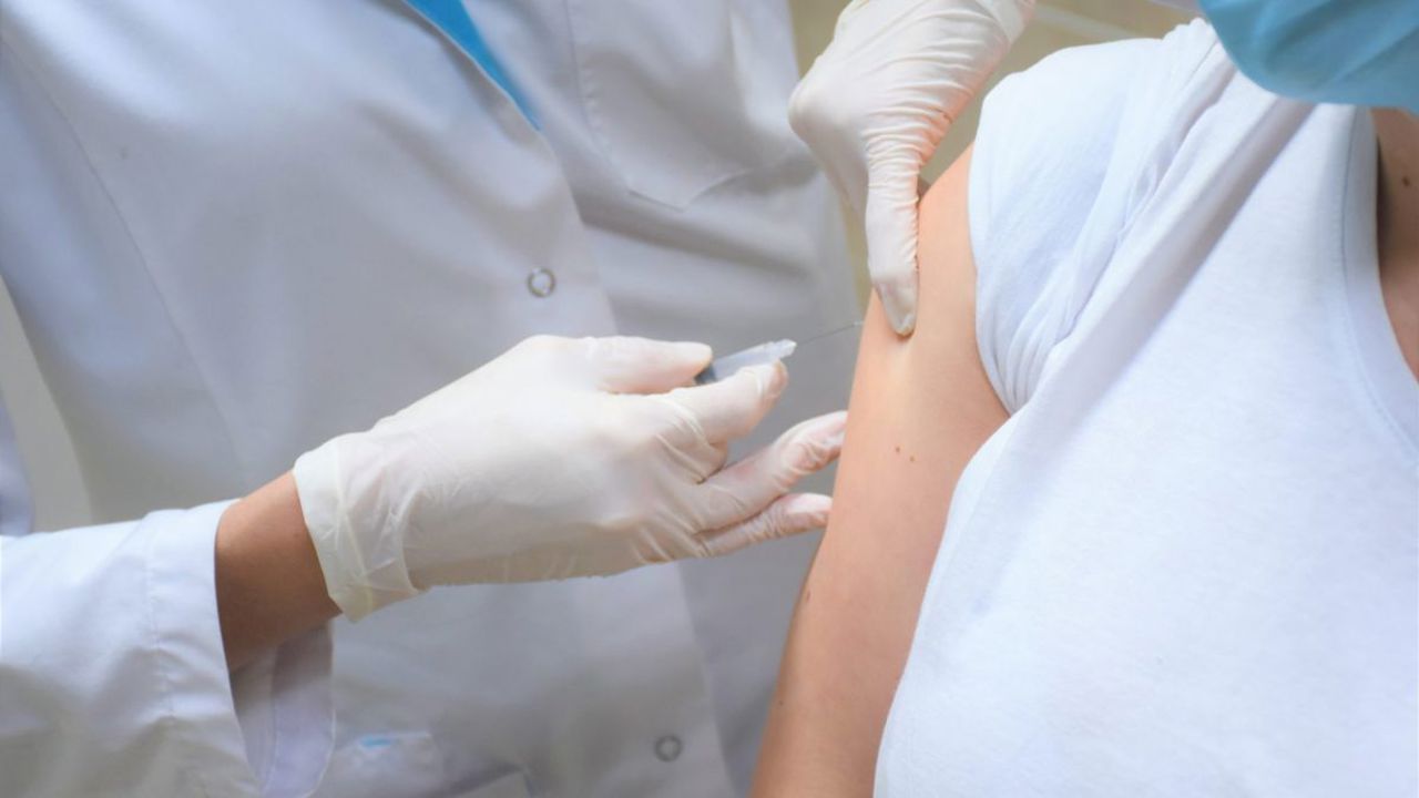 În anul 2024, cererea de vaccinare anti-covid a scăzut cu 99% comparativ cu anii precedenți