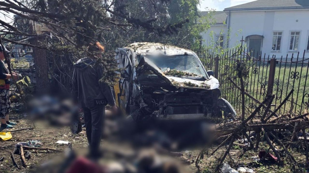 Авиаудар по поселку Яровая Донецкой области: погибли 25 человек, Зеленский призвал усилить давление на Россию