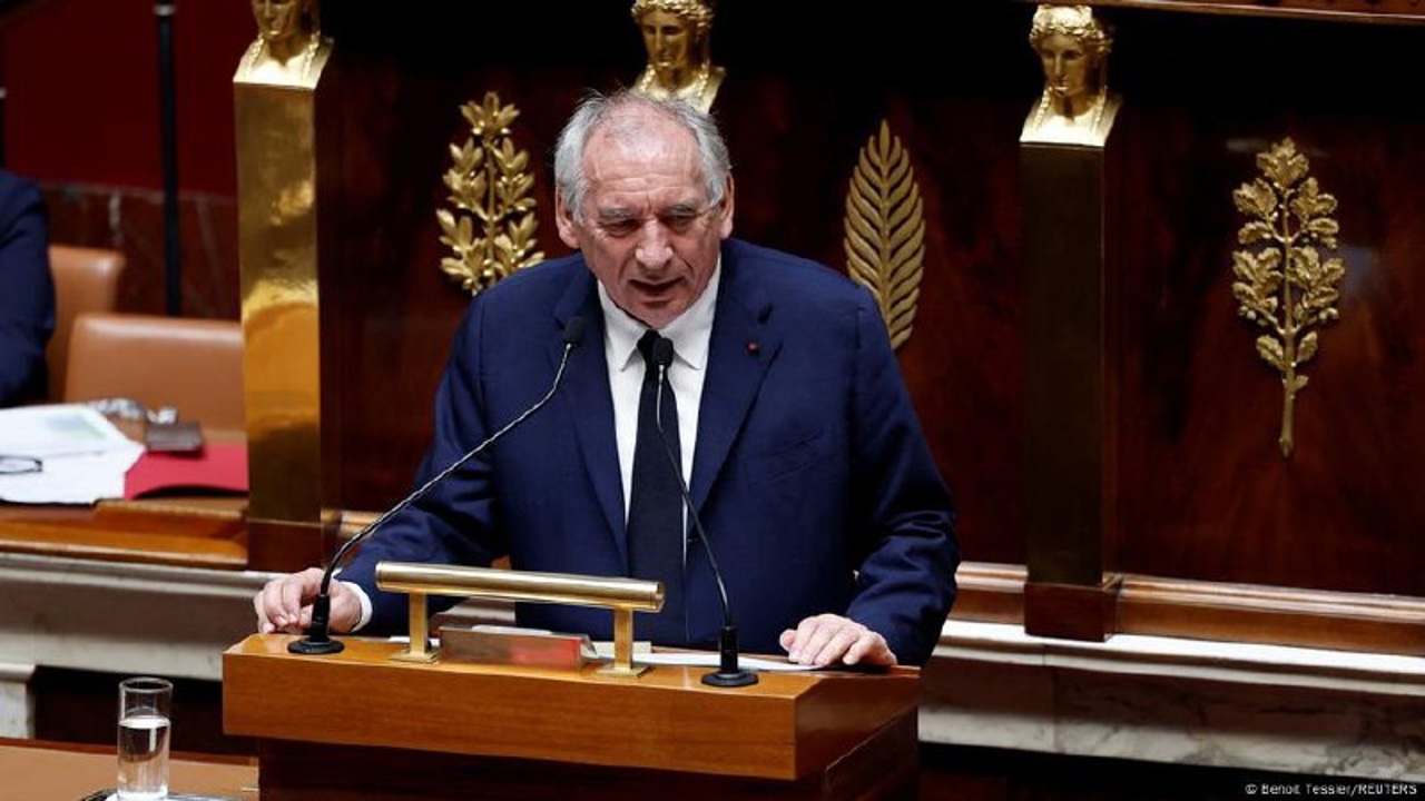 French Government collapses as Prime Minister Bayrou loses confidence vote