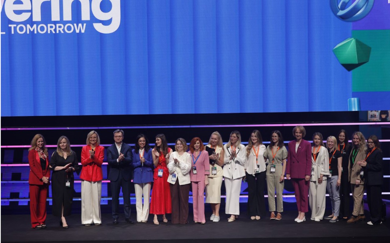 „Fără hârtii sau drumuri inutile”: cetățenii vor putea trimite petiții sau solicita informații online, prin intermediul platformei edemocrație.gov.md