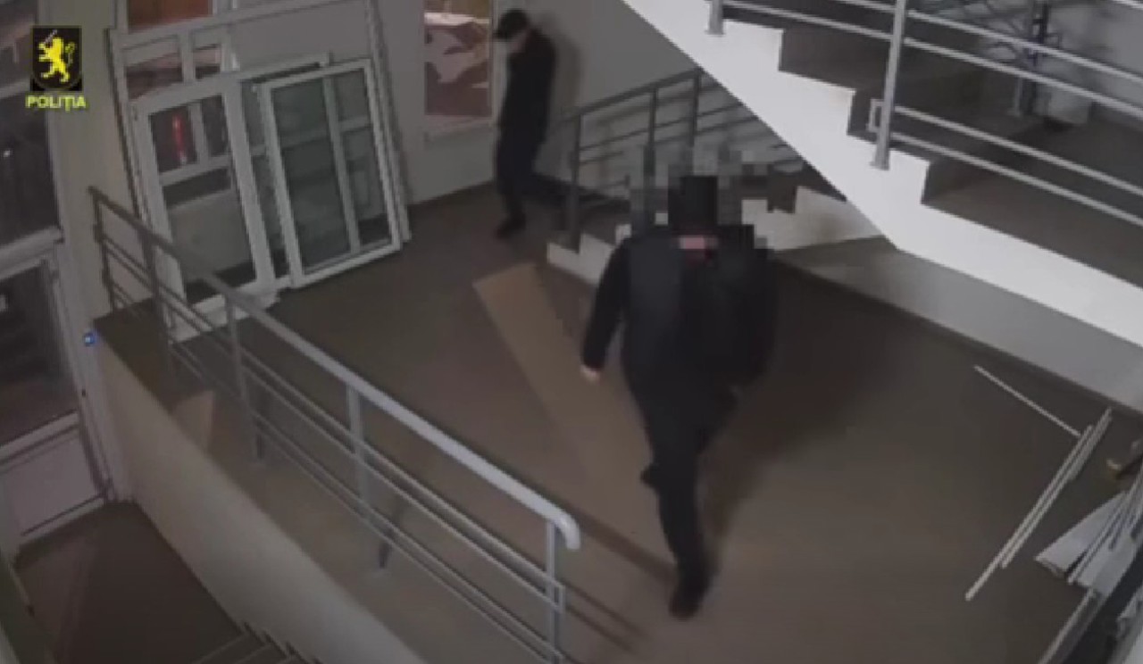 They filmed owners’ movements to plan burglaries: Two suspects detained