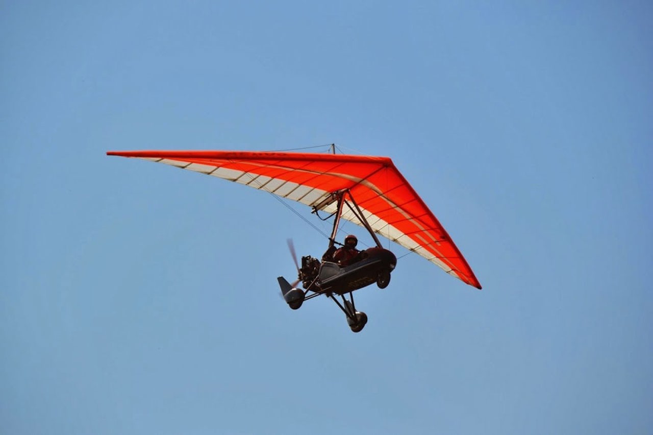 Un aparat de zbor a survolat ilegal spațiul aerian al R. Moldova, venind din direcția Ucrainei. Este vorba despre un motodeltaplan
