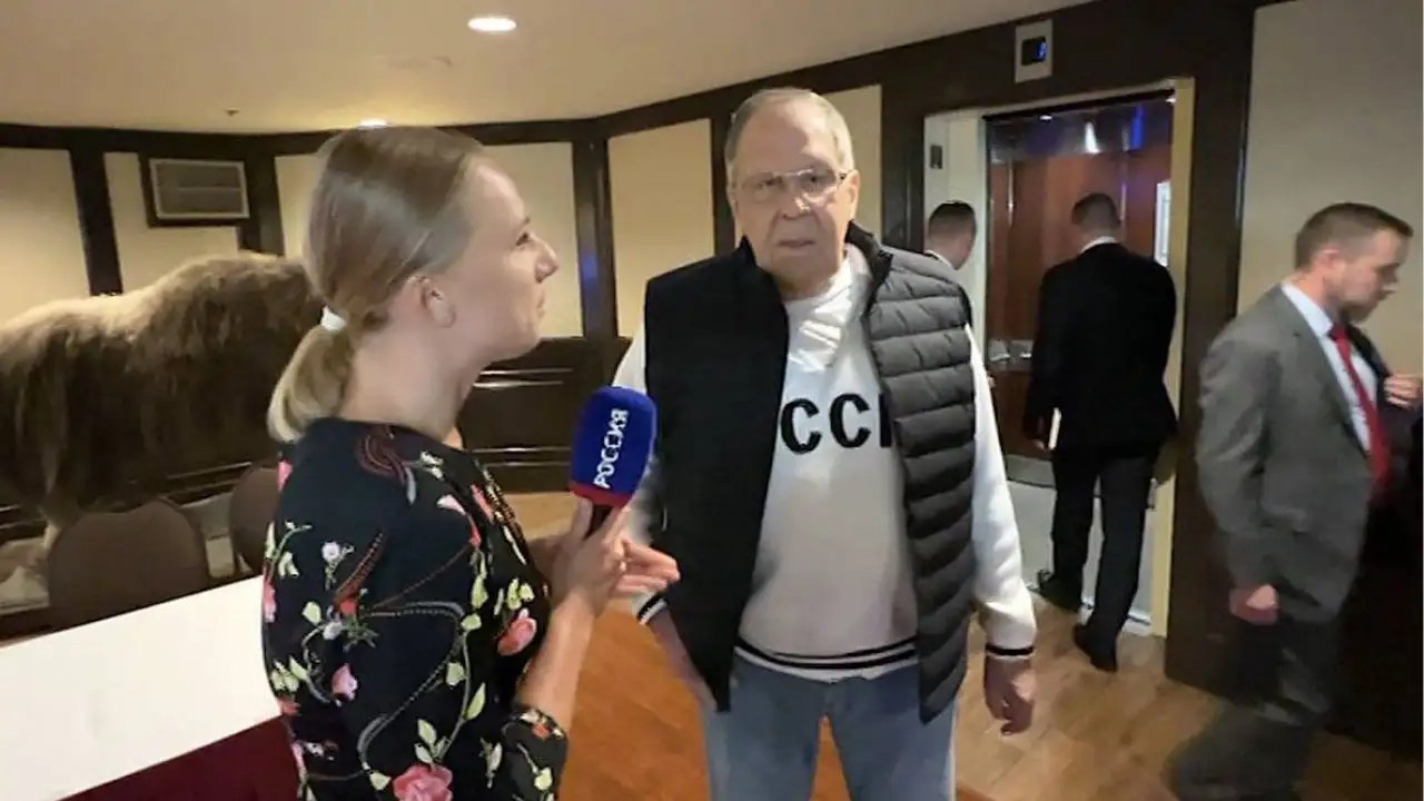 Consilier prezidențial de la Chișinău, despre puloverul „URSS” purtat de Lavrov: „Oficialii ruși visează refacerea imperiului folosind simbolistica sovietică”