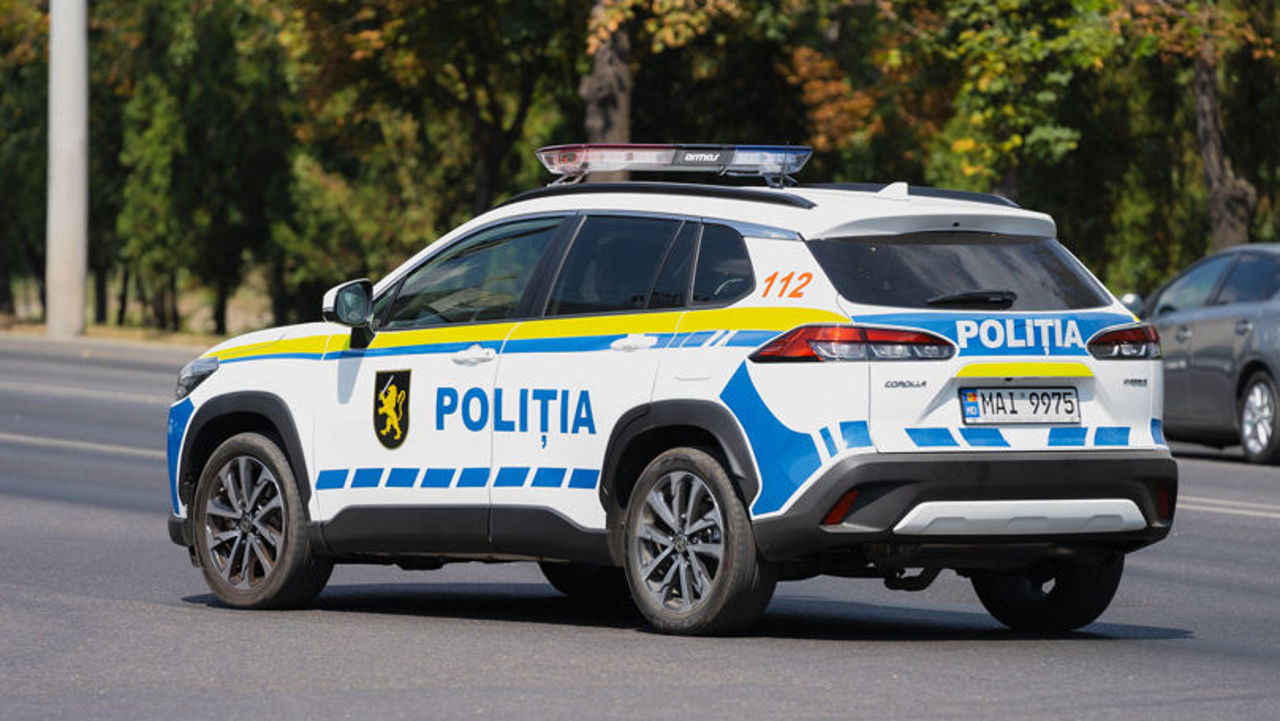 O nouă schemă de înșelăciune în R. Moldova: Mesaje false privind presupuse amenzi pentru parcare, trimise chipurile de poliție