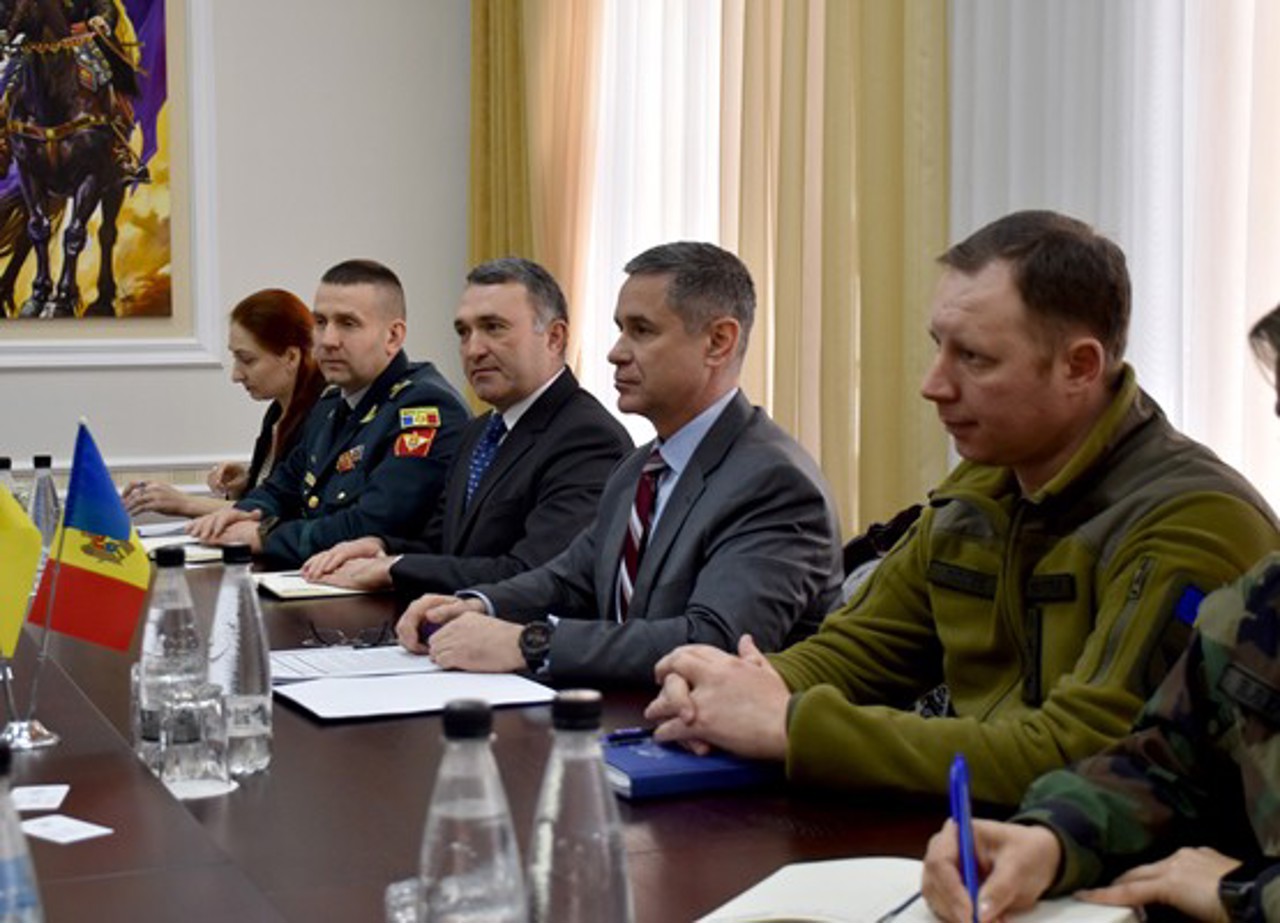 Subiecte de securitate regională, discutate de ministrul Apărării cu ambasadorul Ucrainei la Chișinău