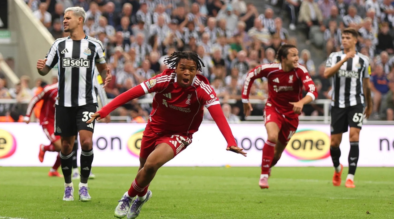 Rio Ngumoha, un fotbalist de doar 16 ani, a decis meciul Newcastle United - FC Liverpool 